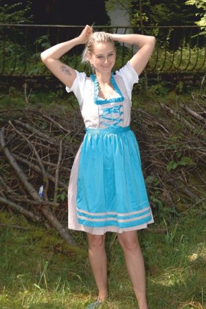 Постер к Oktoberfest Girls (April 2019)